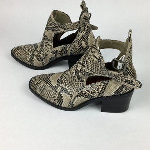 MIA Women's Ankle Heel Cream Snake Skin Leather Fashion Attractive Boots Size 8